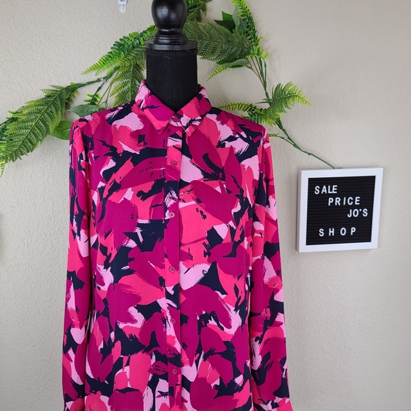 Banana Republic Tops - Banana Republic Button up Blouse